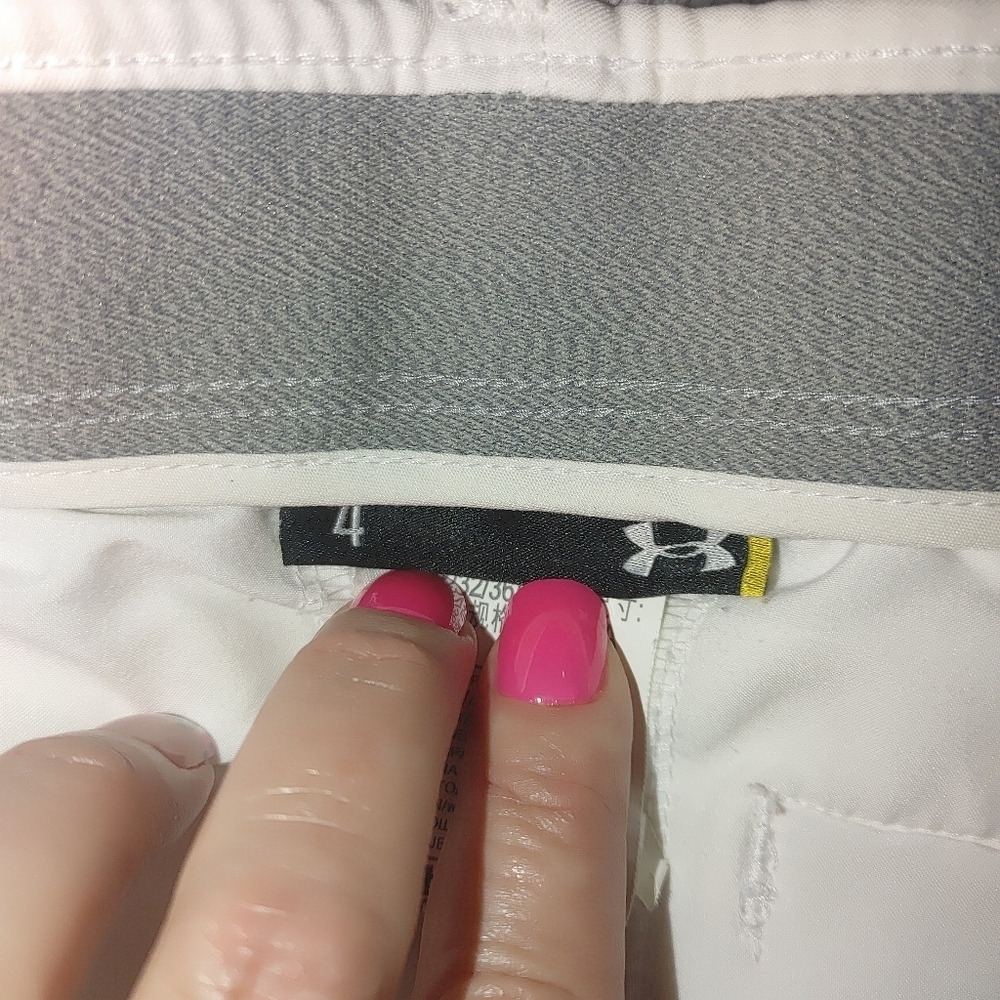 Under Armour White Bermuda Shorts Lightweight and Minimalist, Size 4 - Picture 2 of 10